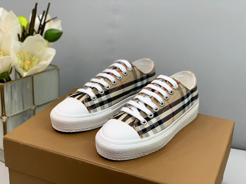 Branded Women's Vintage Check Logo Low-Top Sneakers