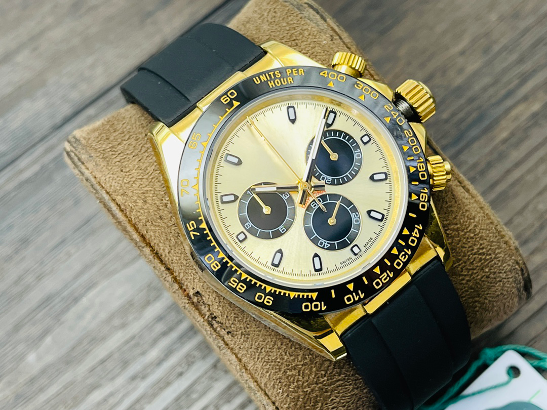 Role Daytona Cosmograph in Yellow Gold with Black Bezel 